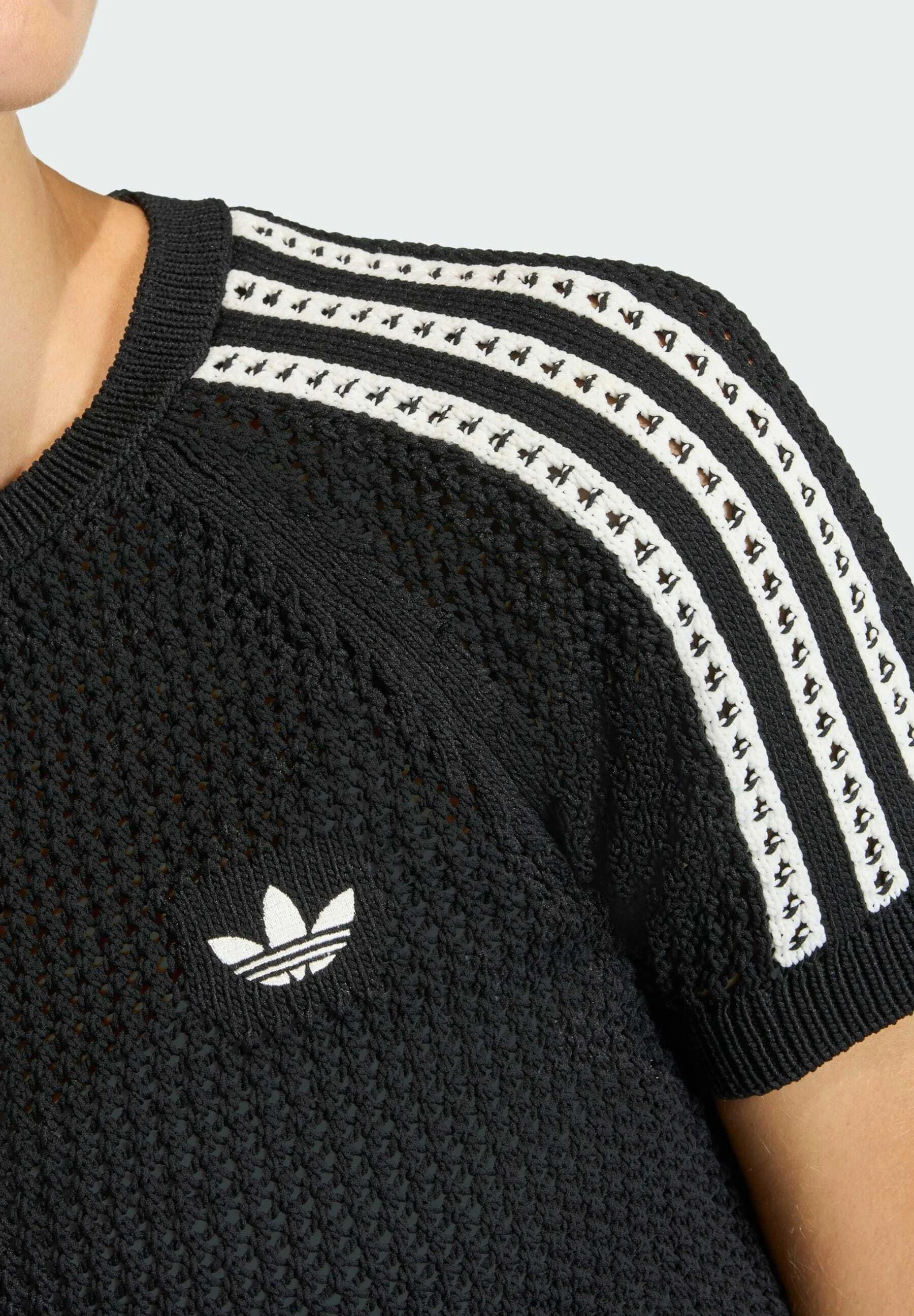 COMPLETO A MAGLIA DI UNCINETTO CORTO