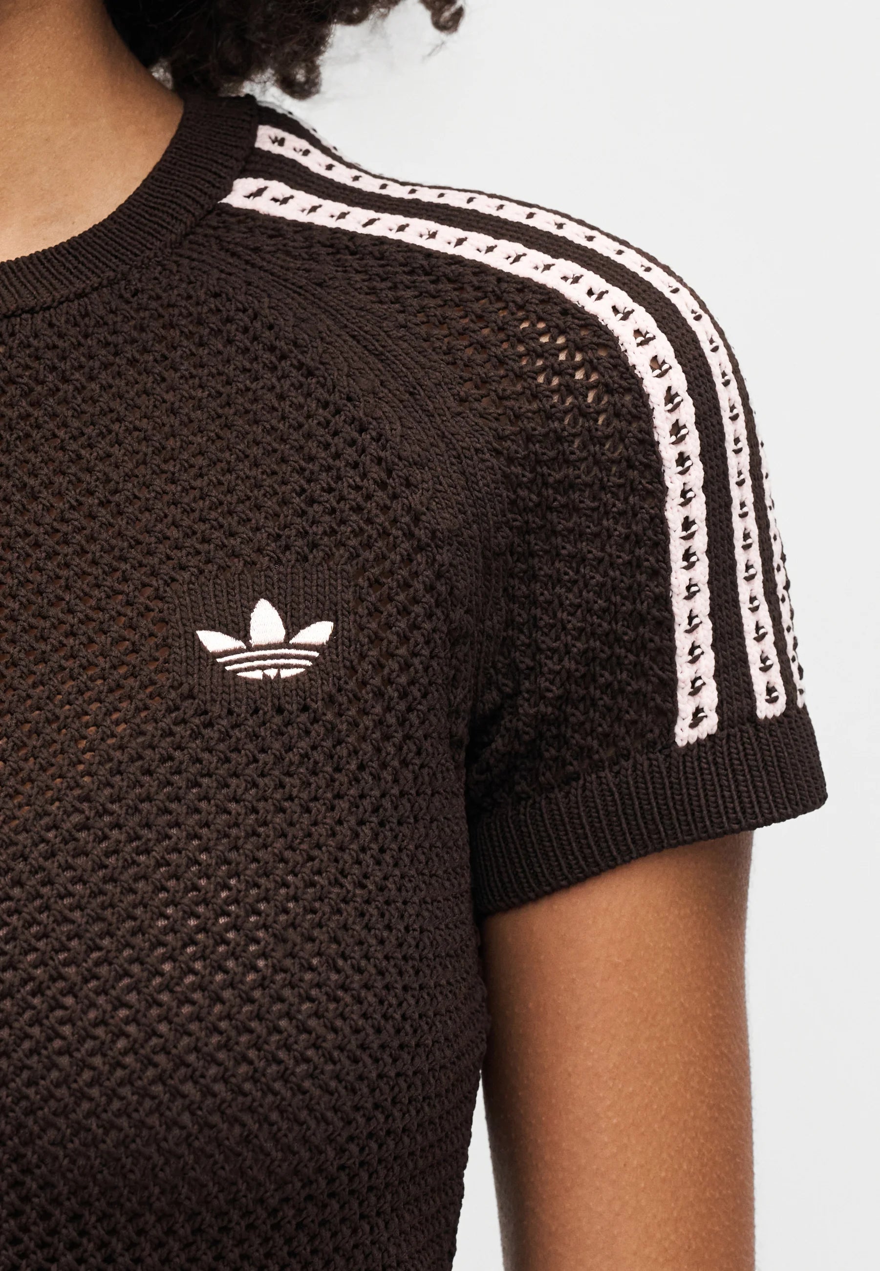 COMPLETO A MAGLIA DI UNCINETTO CORTO