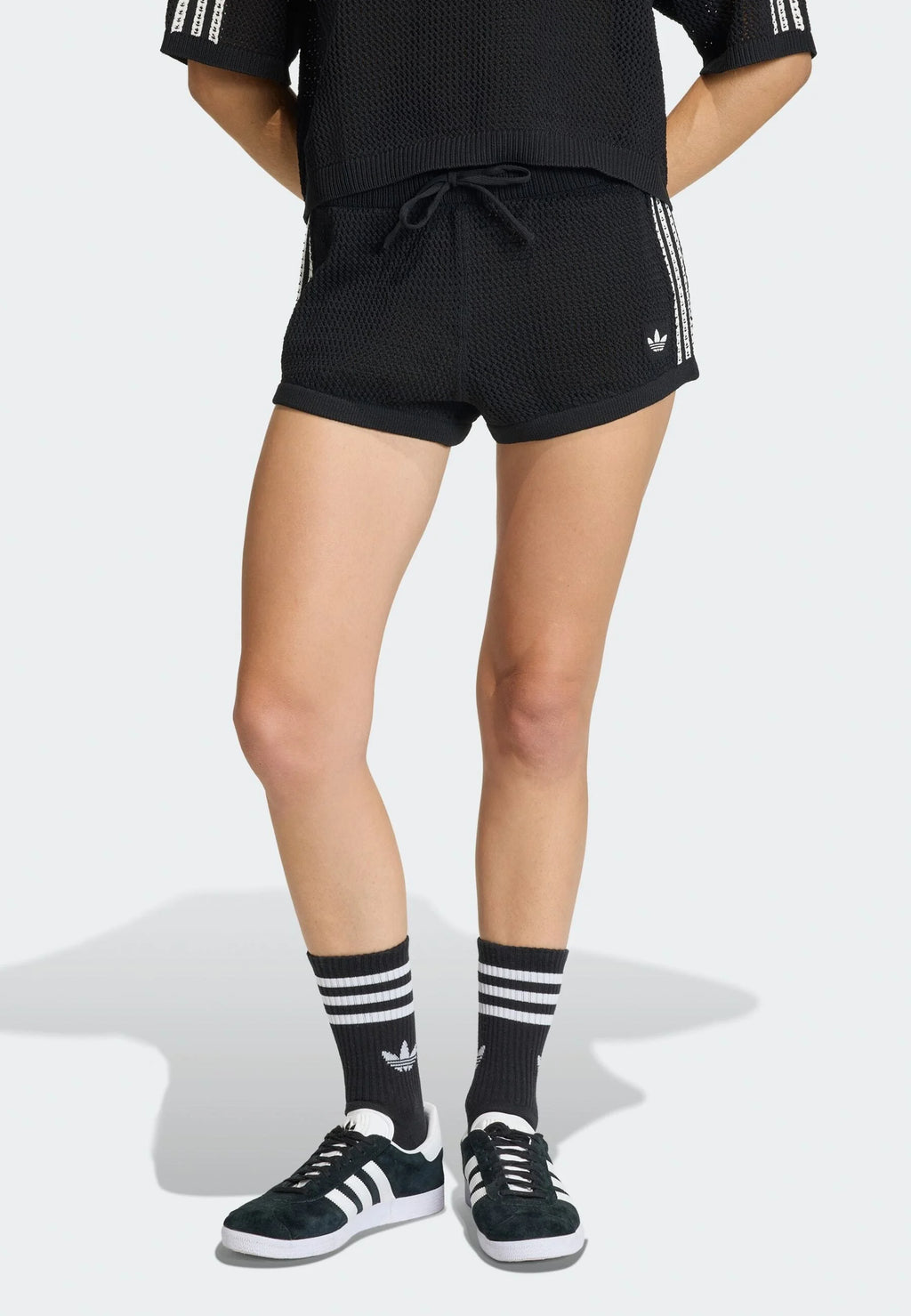 COMPLETO A MAGLIA DI UNCINETTO CORTO