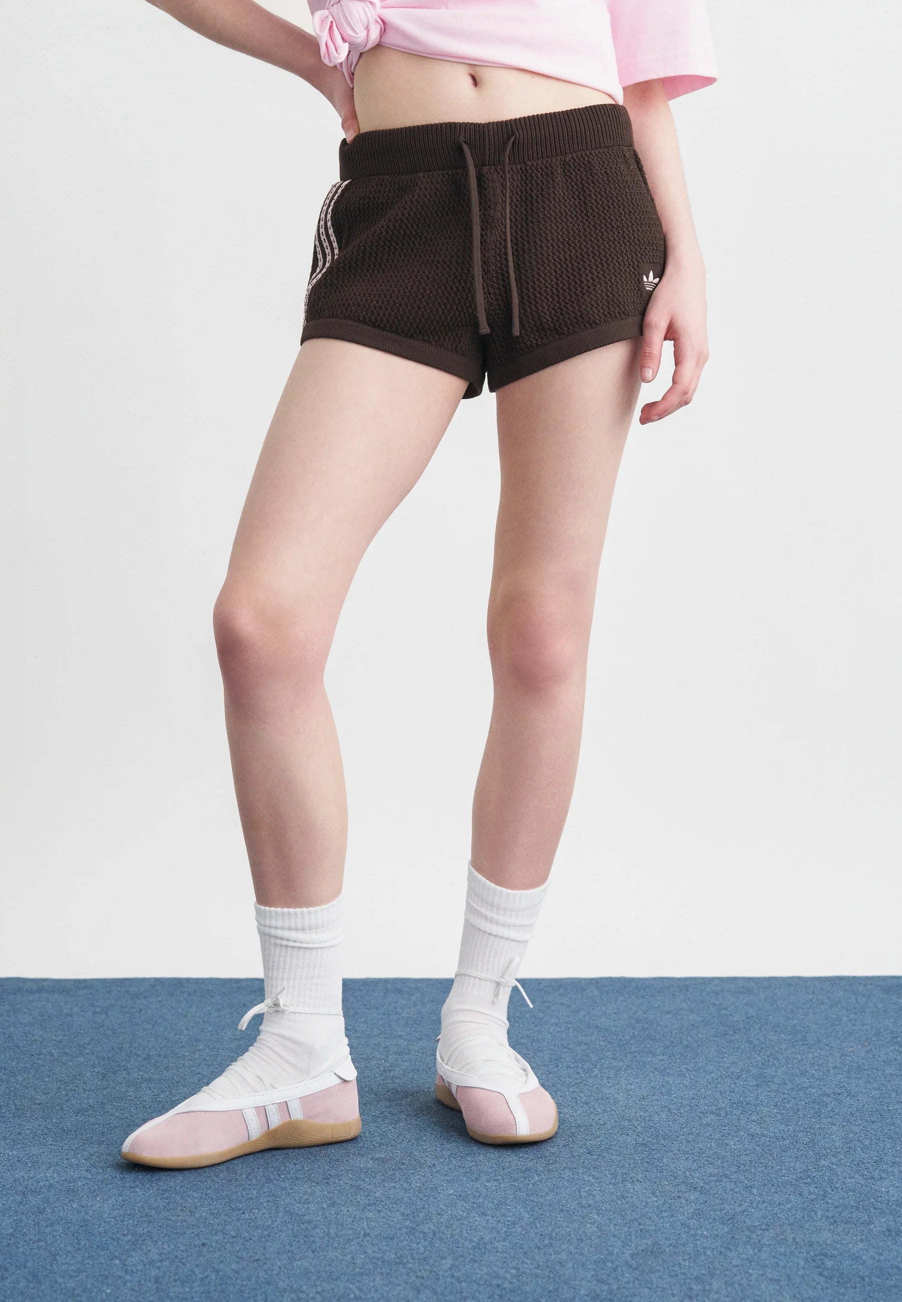 COMPLETO A MAGLIA DI UNCINETTO CORTO